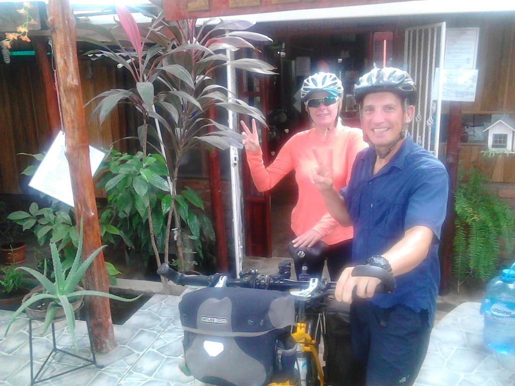 Murph'S Surf Shacks Rivas Ngoại thất bức ảnh